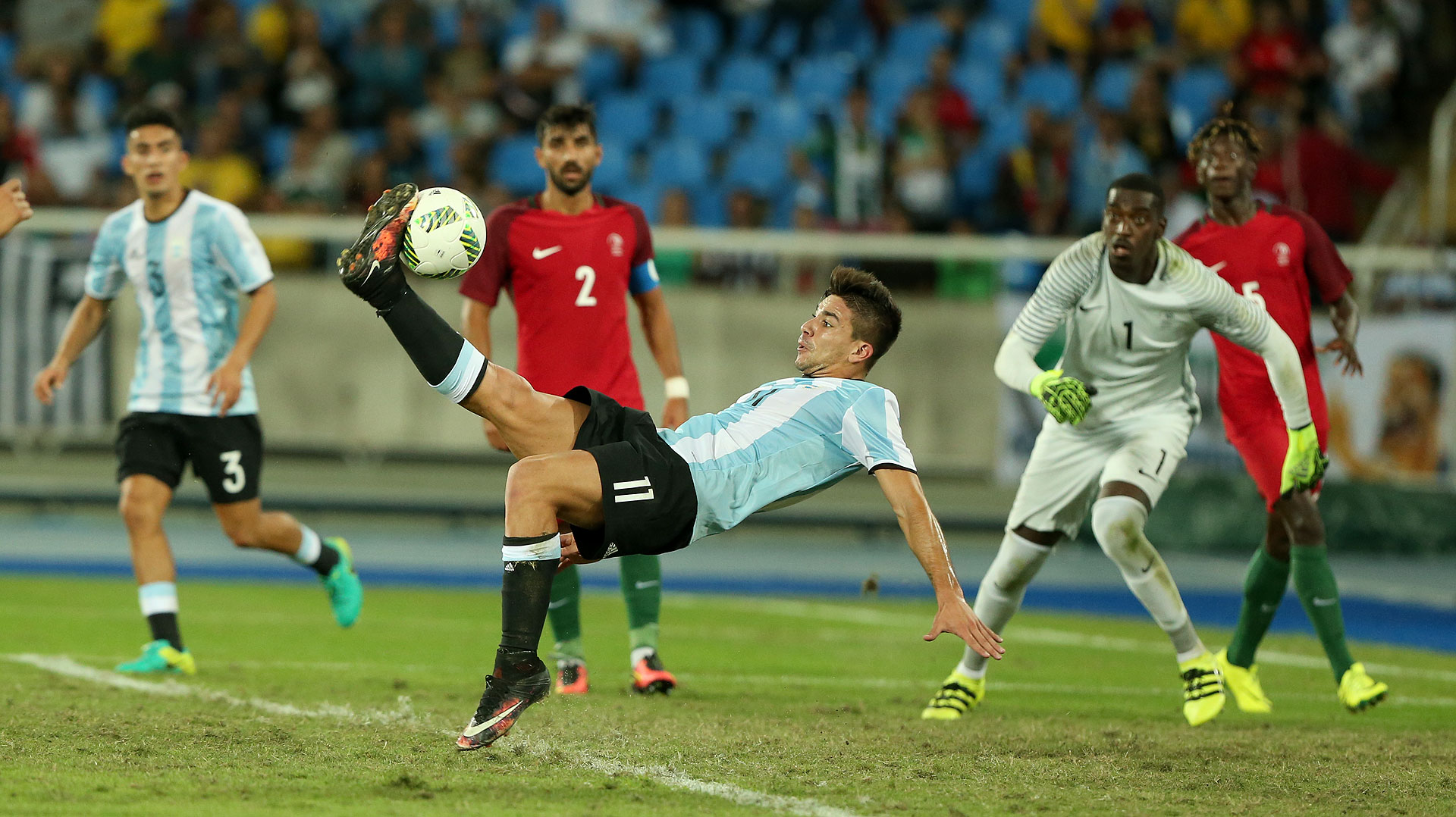 Giovanni Simeone tuvo el descuento sobre el final pero no pudo. En su debut olímpico Argentina cayó ante Portugal (Nicolás Stulberg)