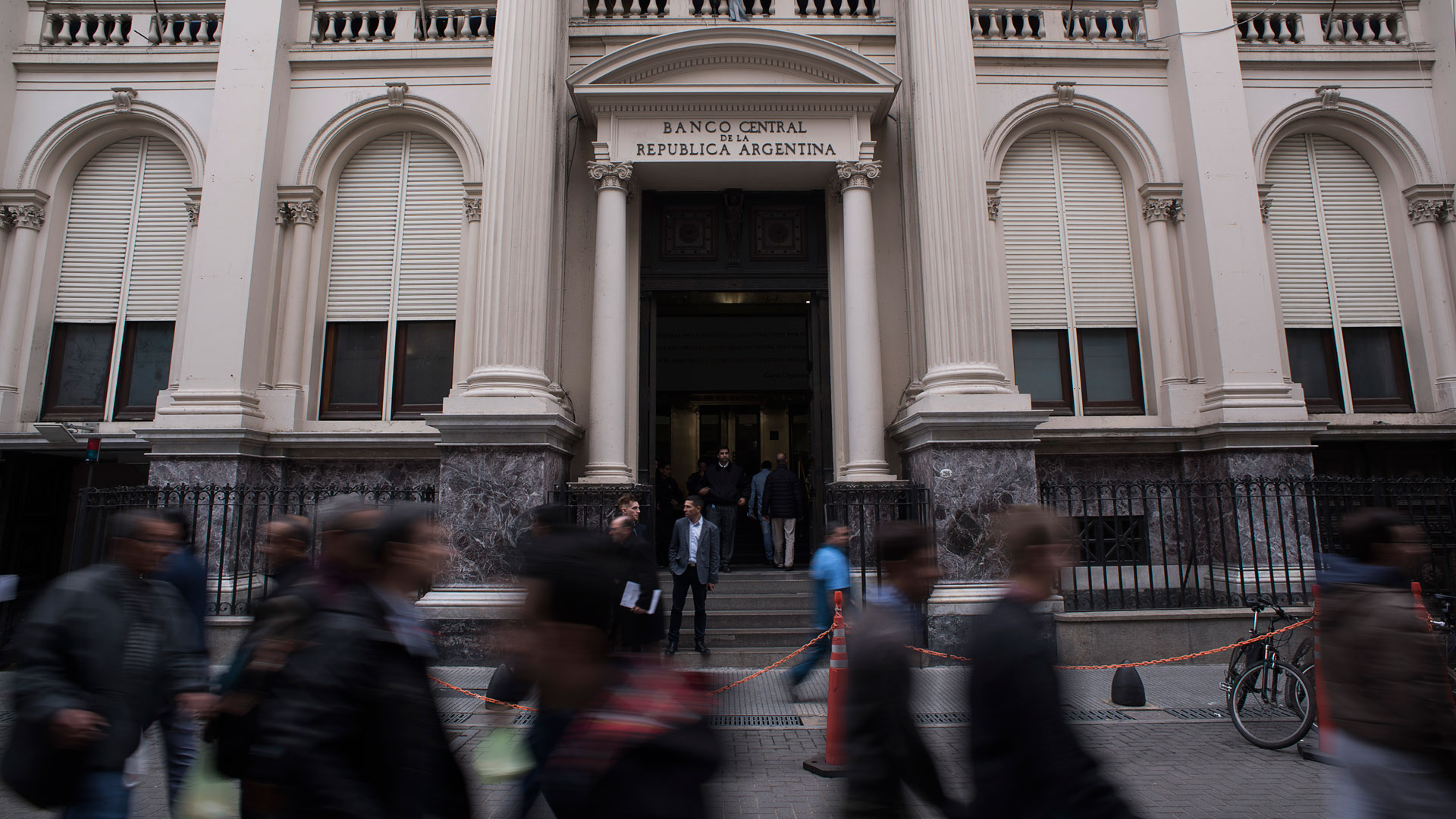 Para los analistas, el dólar encontró su piso y acompañaría a las pautas del Banco Central