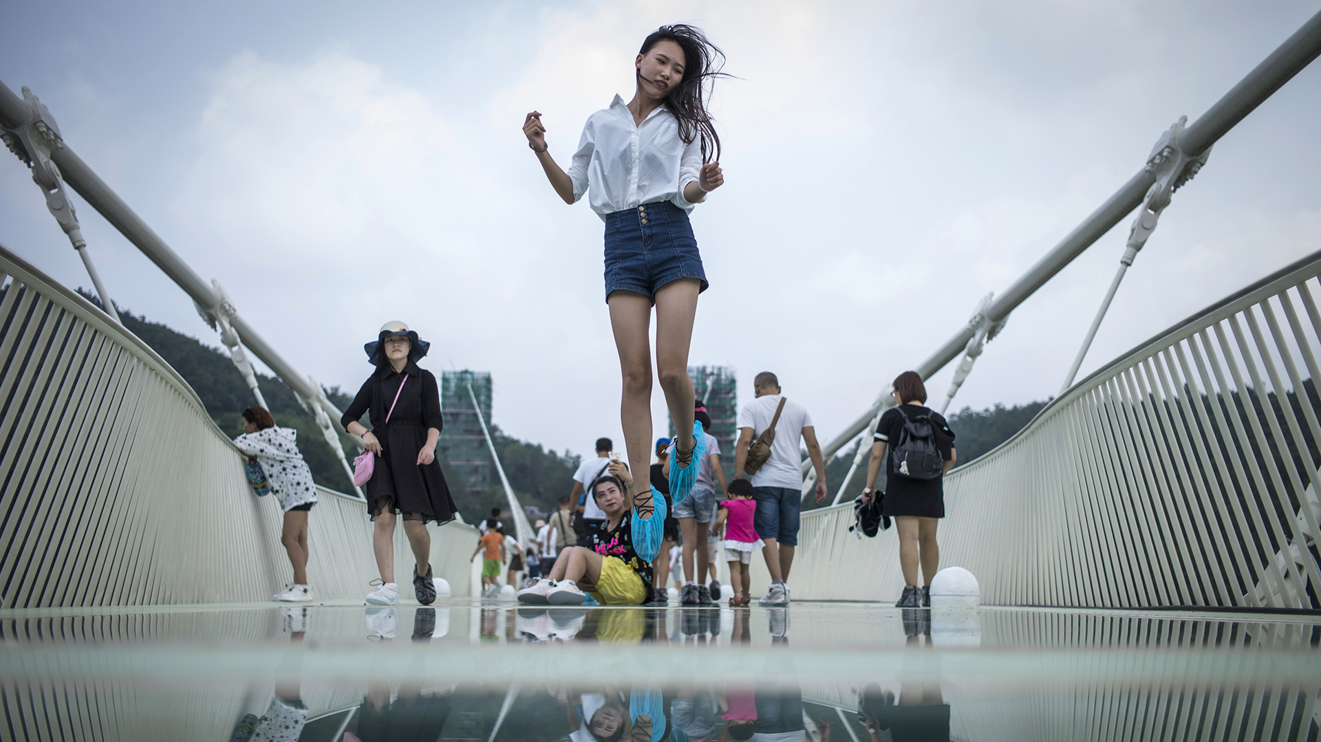 La obra costó 22.500 millones de yuanes (unos 3.400 millones de dólares) (AFP)