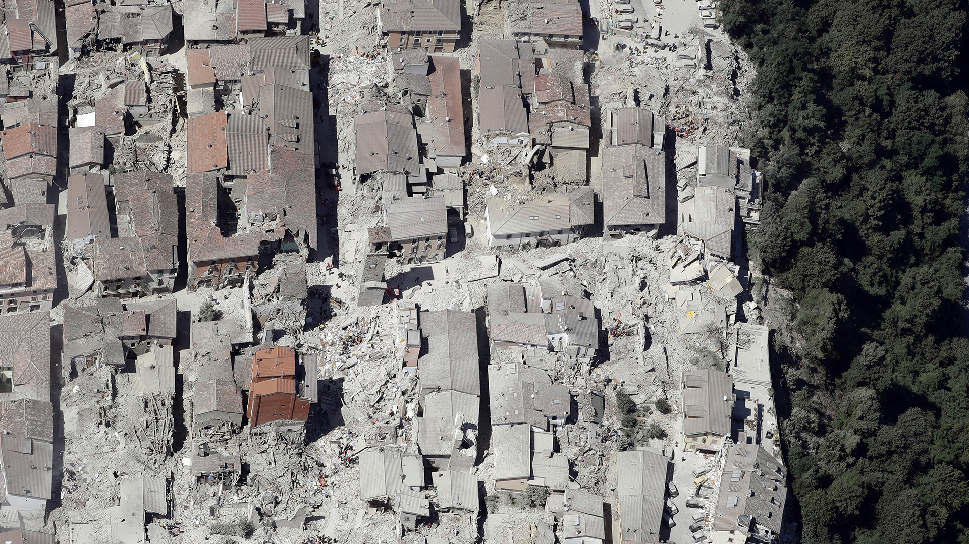 Según reportaron medios italianos, al primer movimiento le siguió otro de 3,9 grados, más cerca de la ciudad de Norcia, en la región de Umbria (AP)