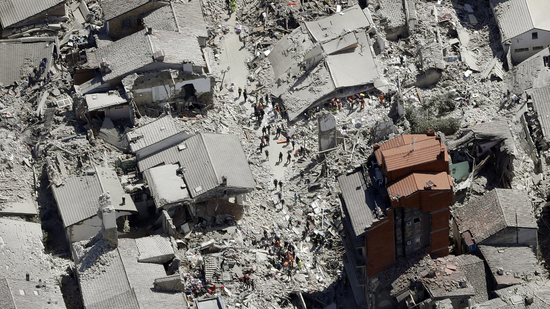 También hubo derrumbes en Castelluccio di Norcia, a unos 100 kilómetros de Roma (AP)