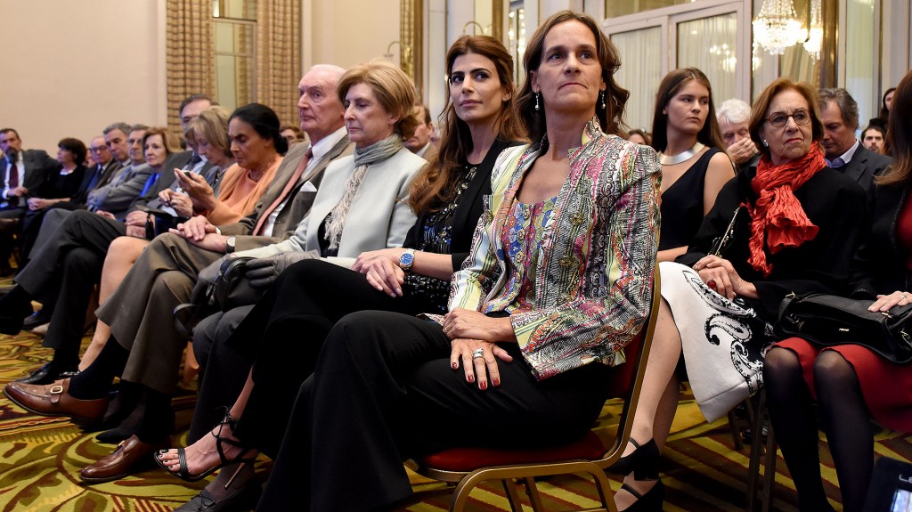 Juliana Awada en primera fila optó por el diseño nacional y un look total black