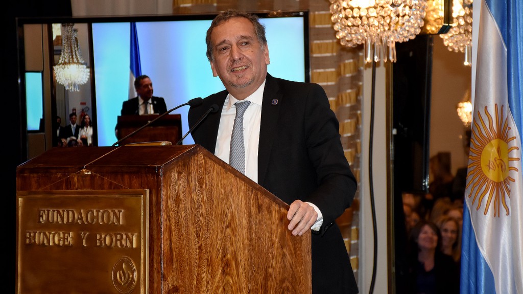 Lino Barañao distinguió la labor de la fundación y científicos y motivó a seguir en ese camino
