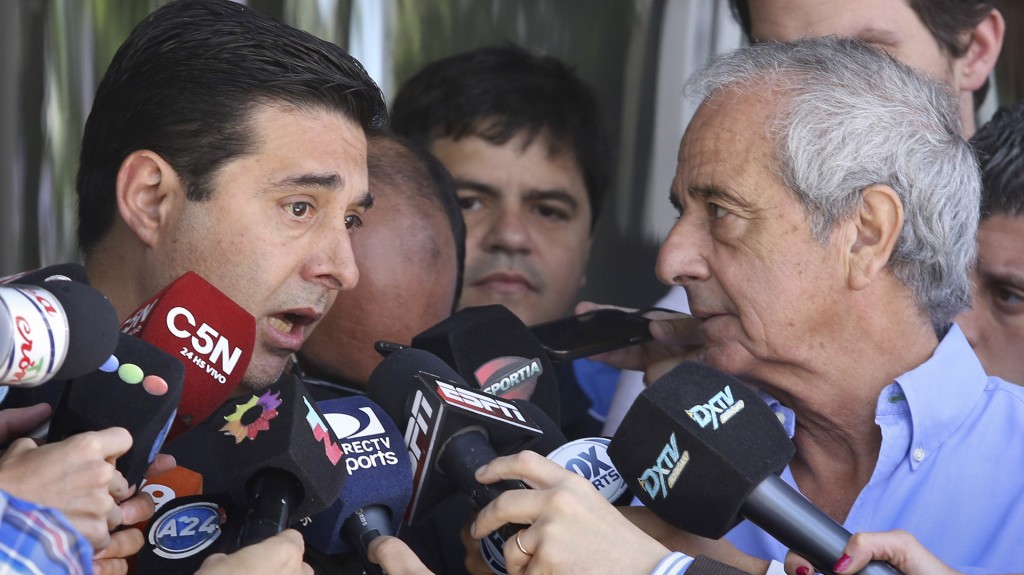 Daniel Angelici y Rodolfo D’Onofrio se encuentran en veredas opuestas (NA)