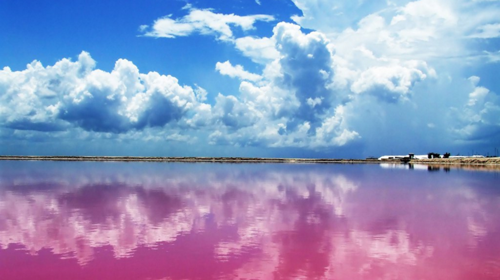 La Laguna Rosa es un paraíso escondido al que todavía no arribó la horda de turismo masivo