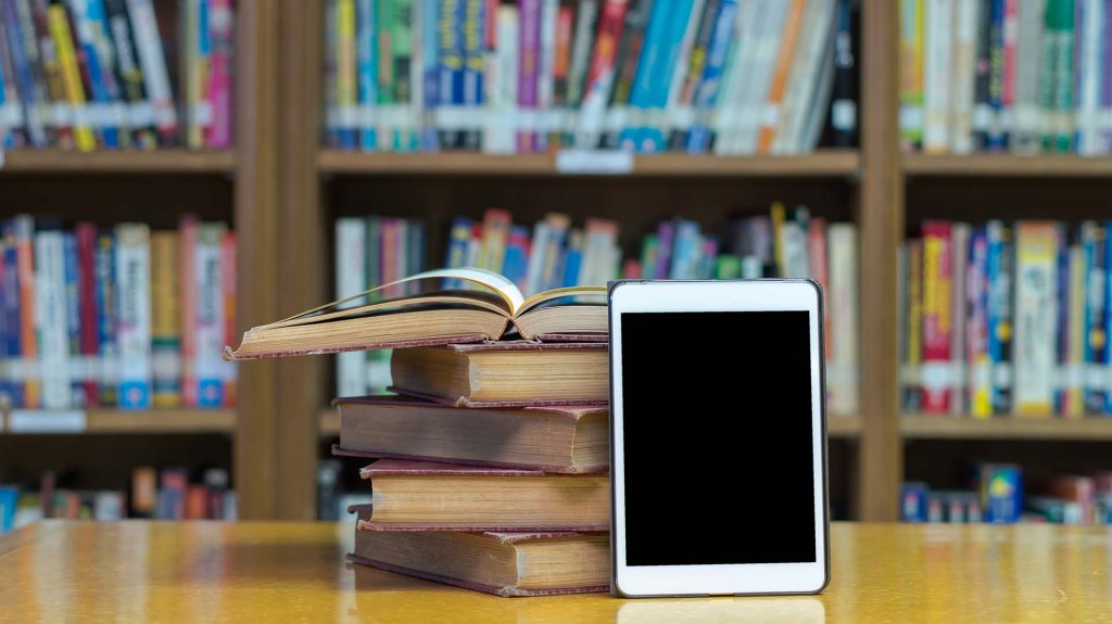 La lectura digital es una forma práctica y moderna para formarse y culturizarse (Shutterstock)