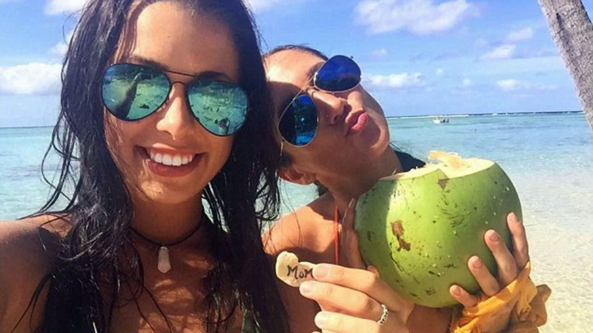 Melina Roberge e Isabelle Lagace, durante una escala en su soñado viaje. Terminarían tras las rejas