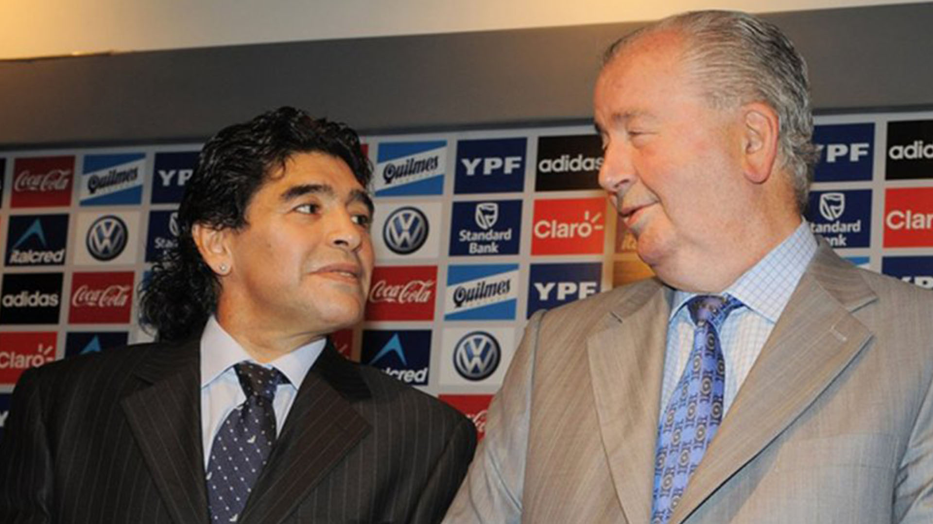 Maradona y Julio Grondona, una relación con altibajos (Foto: Télam)