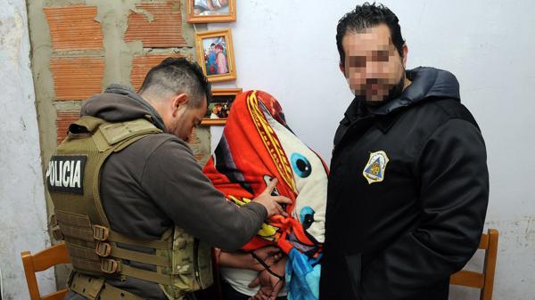 “Guchi” Santillán, al ser detenido por la Policía Bonaerense.