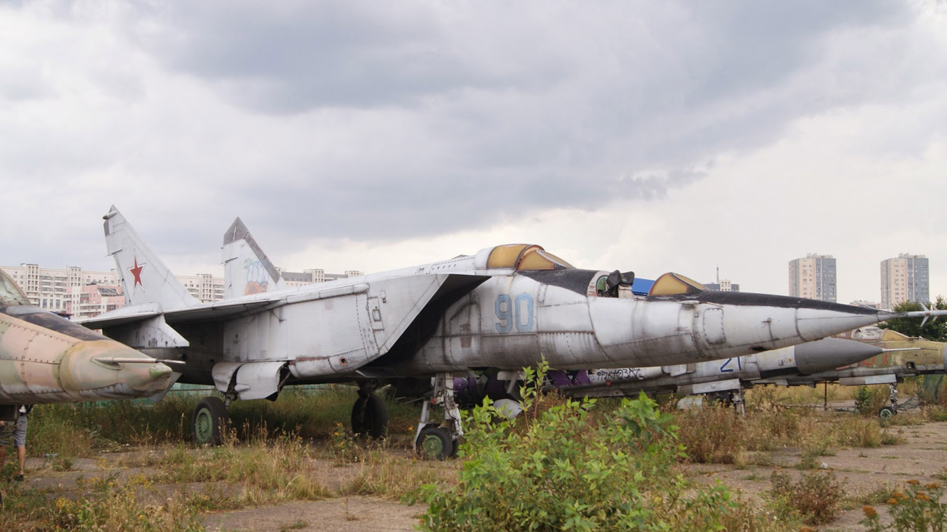 Khodynka-Aerodrome-Mikoyan-Gurevich-MiG-25PU-Pic01.jpg
