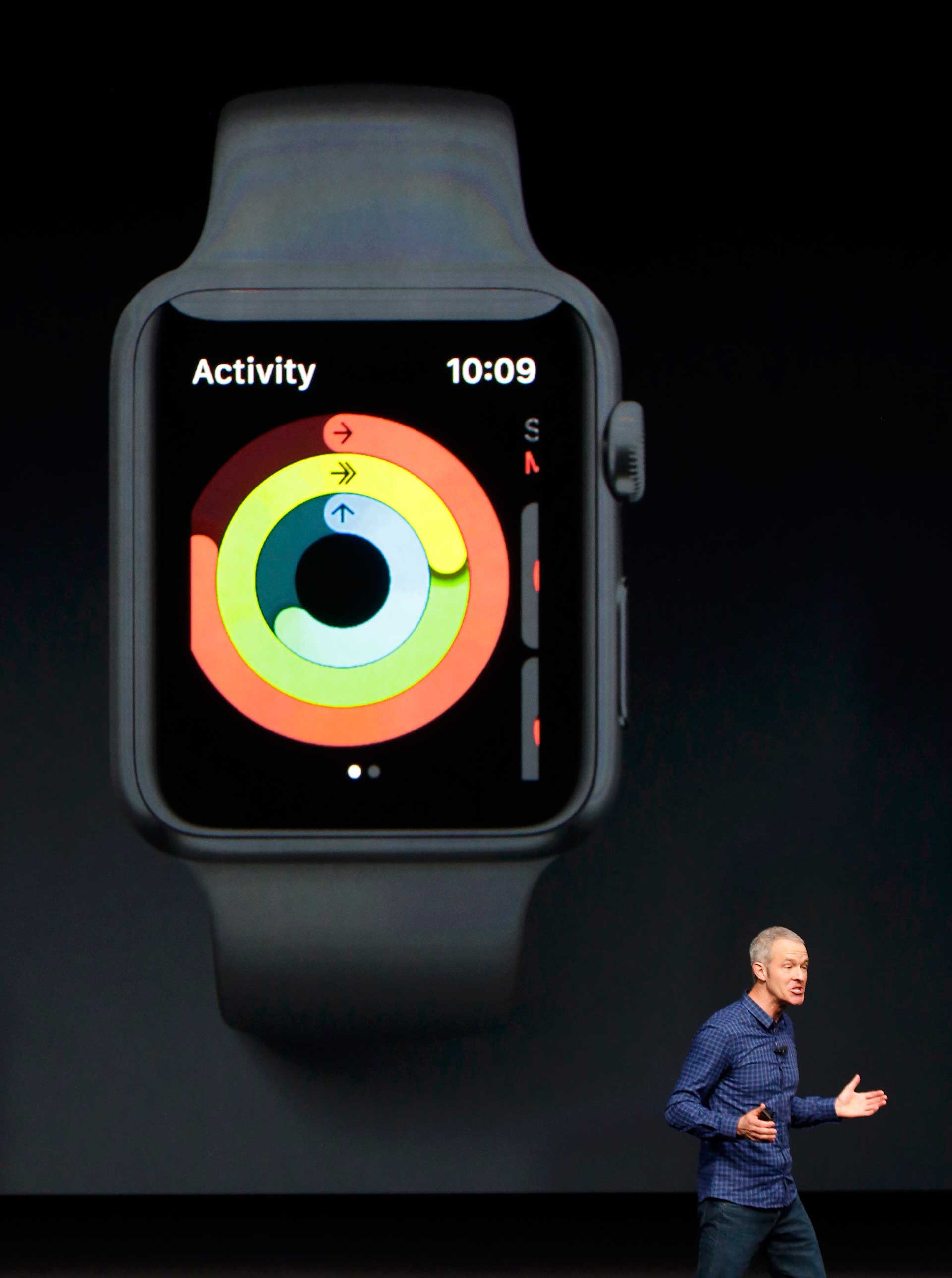 El nuevo Apple Watch 2 es resistente al agua y tiene un procesador más potente (Reuters).