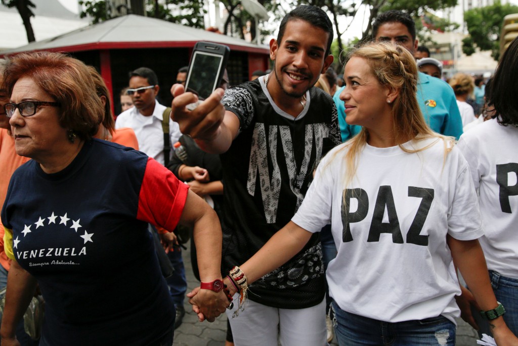 Lilian Tintori (R), wife of jailed Venezuelan opposition leader Leopoldo Lopez, poses for a photo with a supporter during a gathering to demand a referendum to remove Venezuela's President Nicolas Maduro in Caracas, Venezuela September 7, 2016. REUTERS/Marco Bello