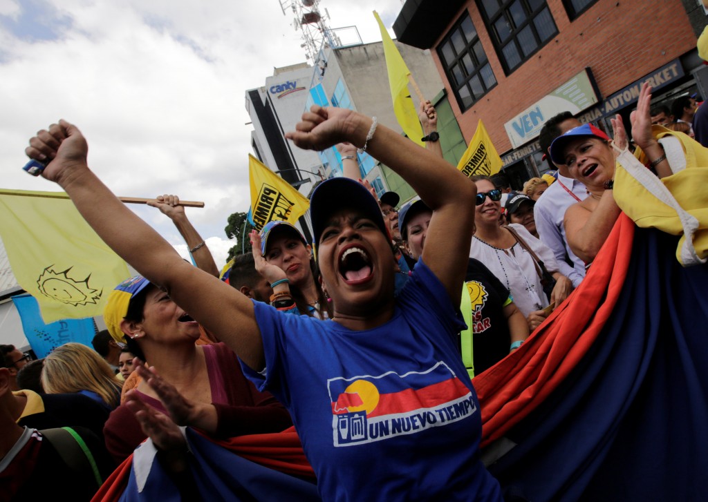 Opposition supporters shout slogans as they take part in a rally to demand a referendum to remove Venezuela's President Nicolas Maduro, in Los Teques near Caracas, Venezuela, September 7, 2016. REUTERS/Henry Romero
