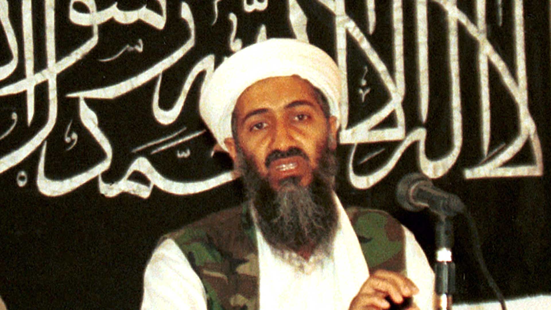Khashoggi saltó a la fama cubriendo las operaciones de Osama bin Laden y sus muyahidines en Afganistán, en contra de la Unión Soviética (AP)
