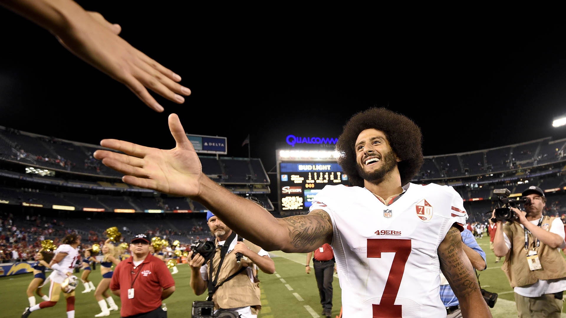 Las expresiones de apoyo a Kaepernick llegaron desde todos los rincones del deporte (Foto: AP)