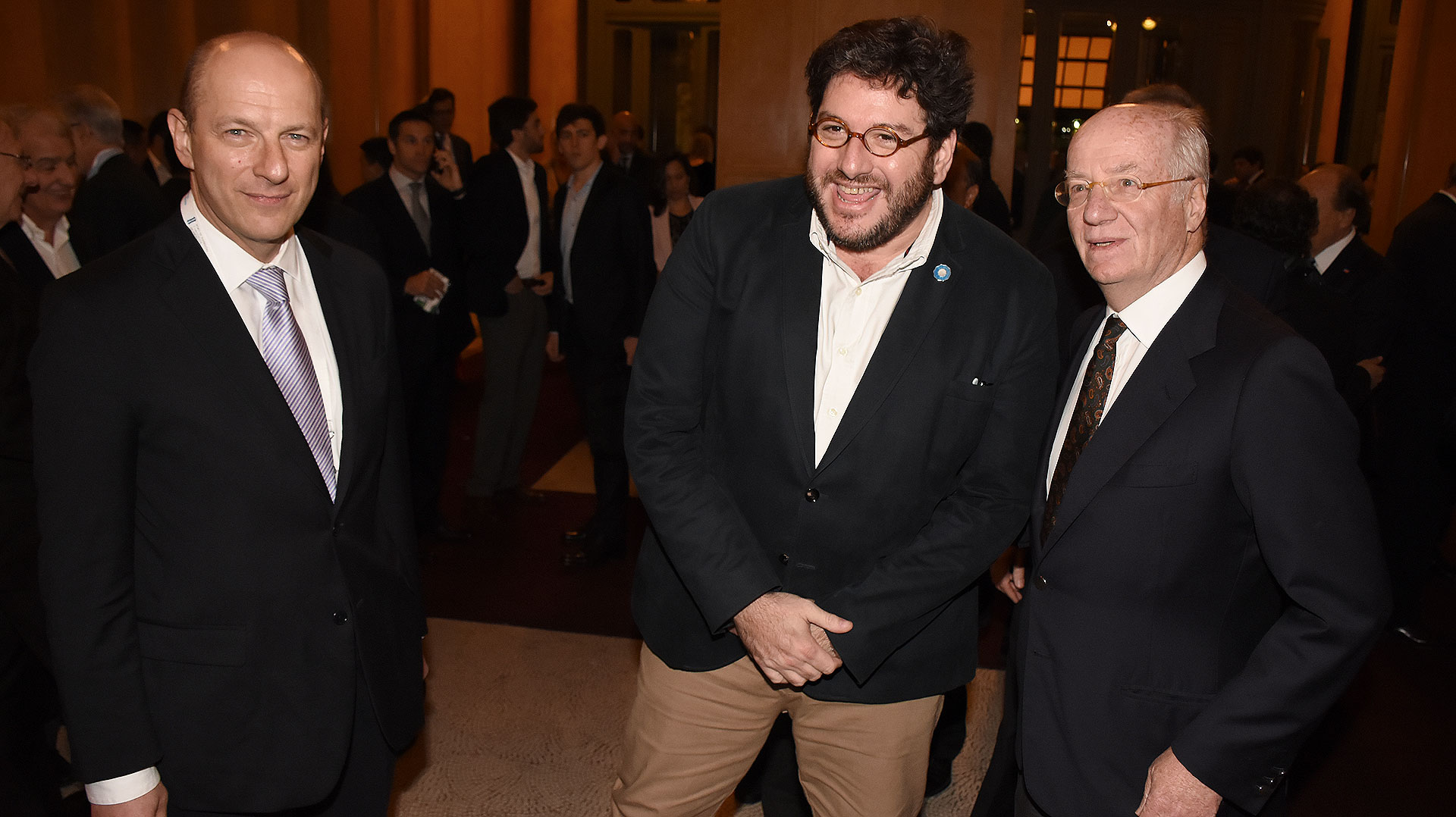 El CEO del Grupo Techint, Paolo Rocca junto al ministro de Cultura, Pablo Avelluto y el analista político Sergio Berensztein