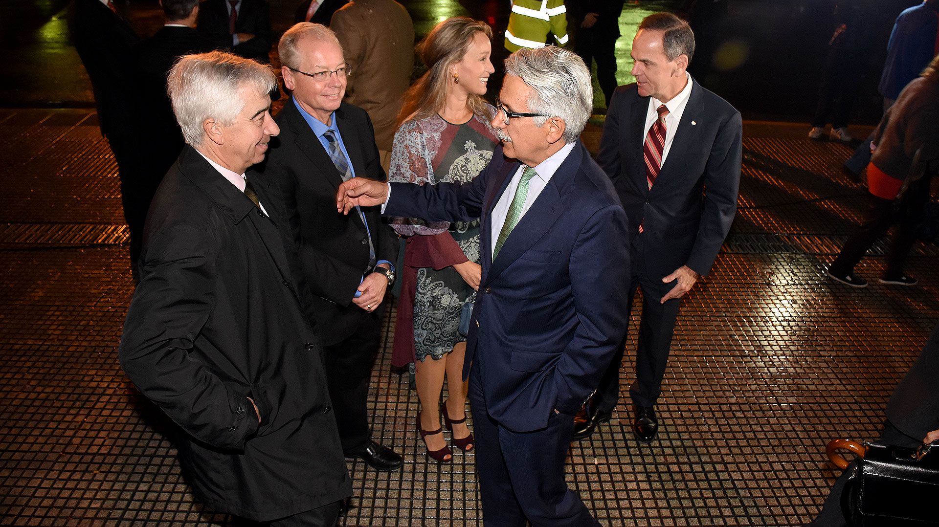 Ali Moshiri, titular de Chevron América Latina, al llegar al Teatro Colón