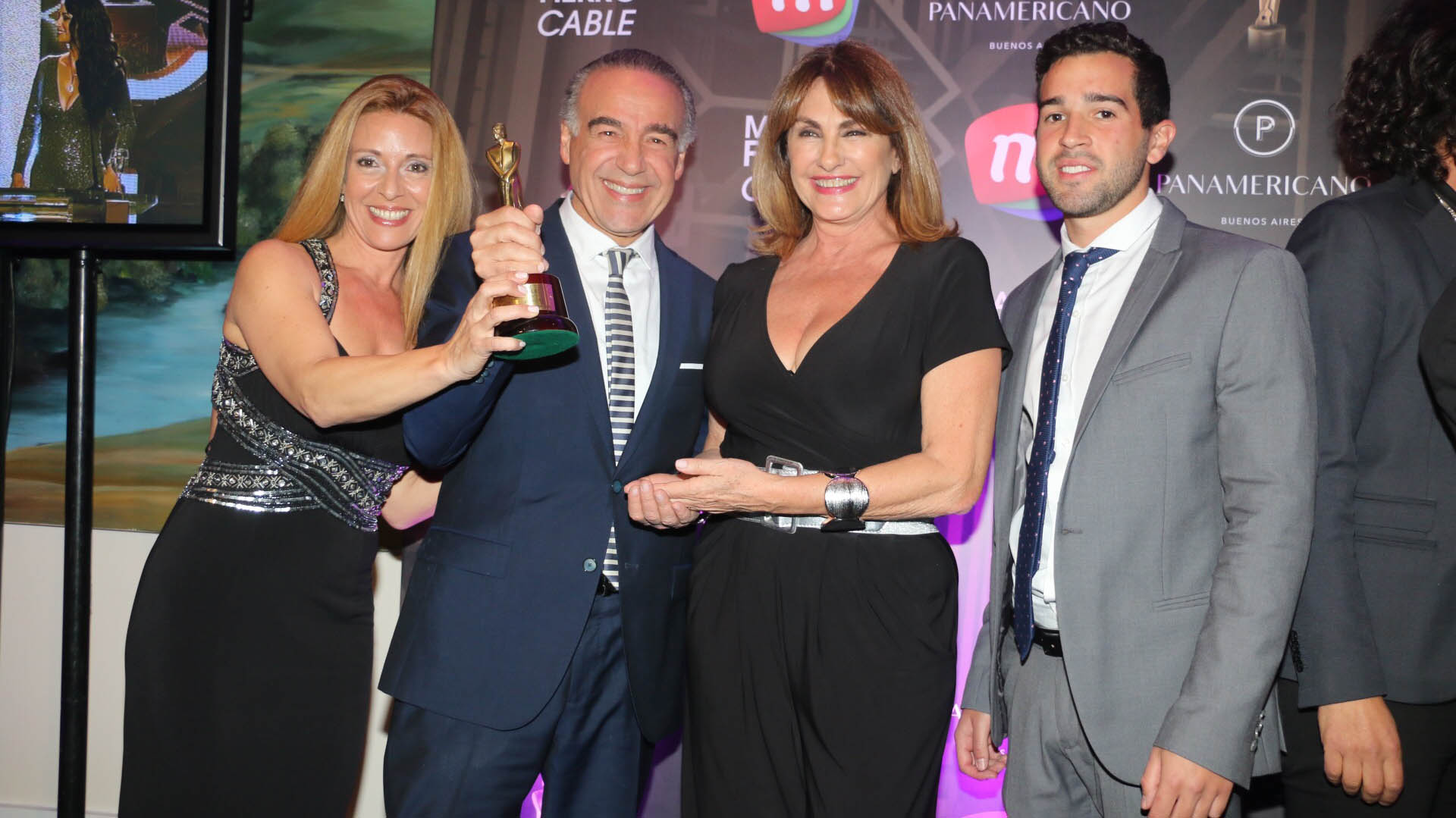 El equipo de “Sin dolor” festejó su premio en la categoría temas Médicos