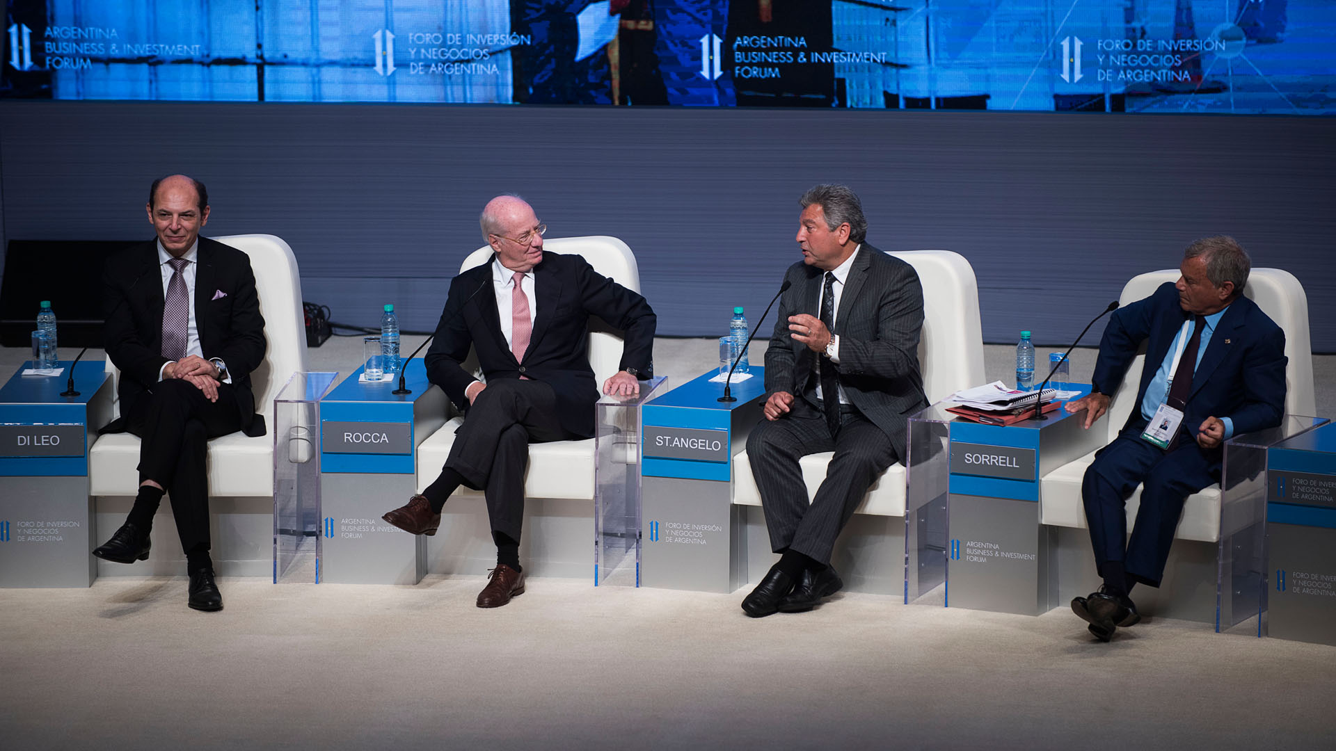Rocca indicó al nutrido grupo de empresarios e inversores internacionales presentes que al momento de expandir un negocio, hay que observar “el retorno que podemos obtener, segundo miramos las variables macrioeconómicas y la estabilidad política”, condiciones que a su entender el gobierno de Mauricio Macri hoy ofrece en el país