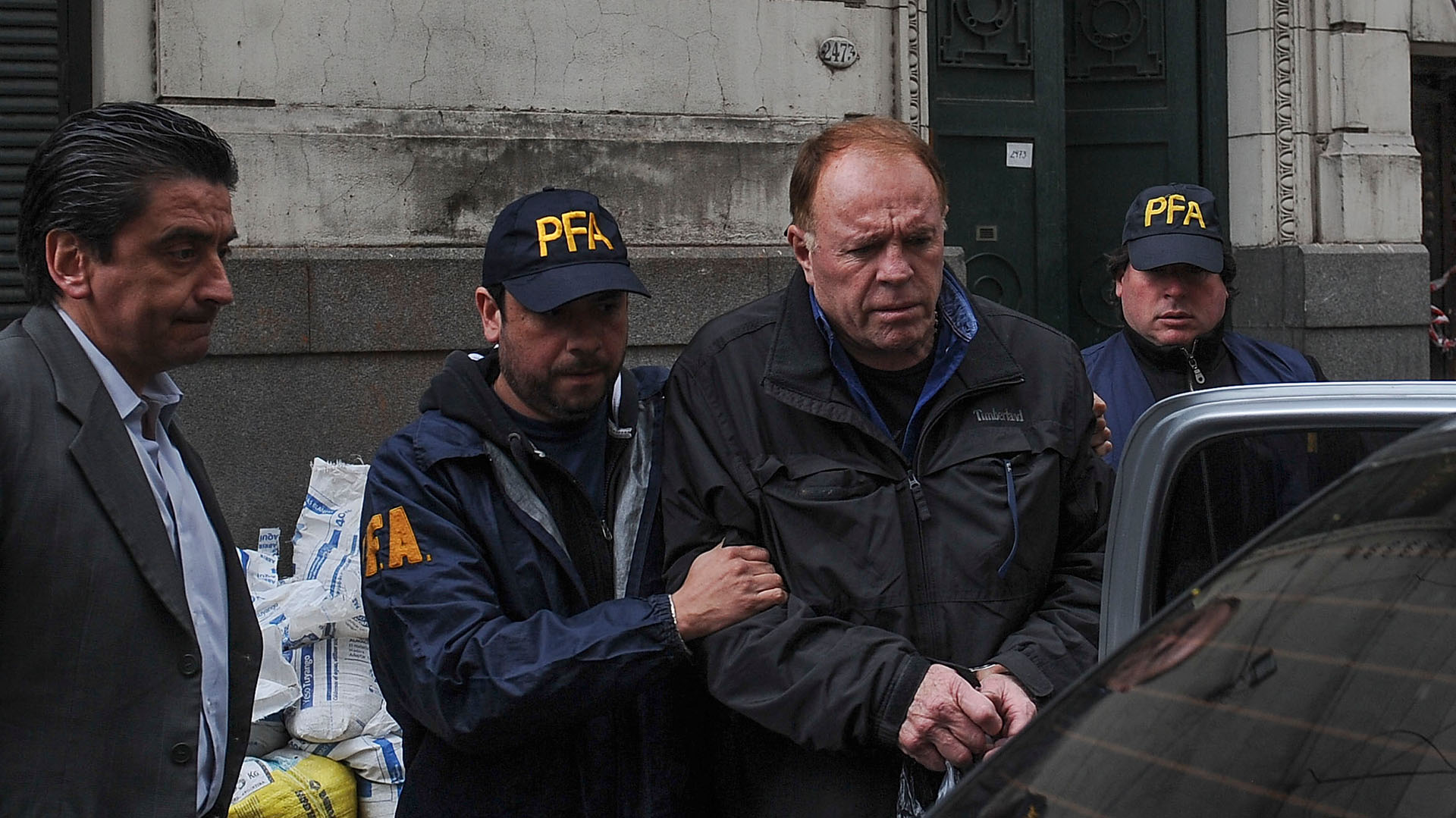 El “Caballo” Suárez saliendo de la comisaría (Télam)