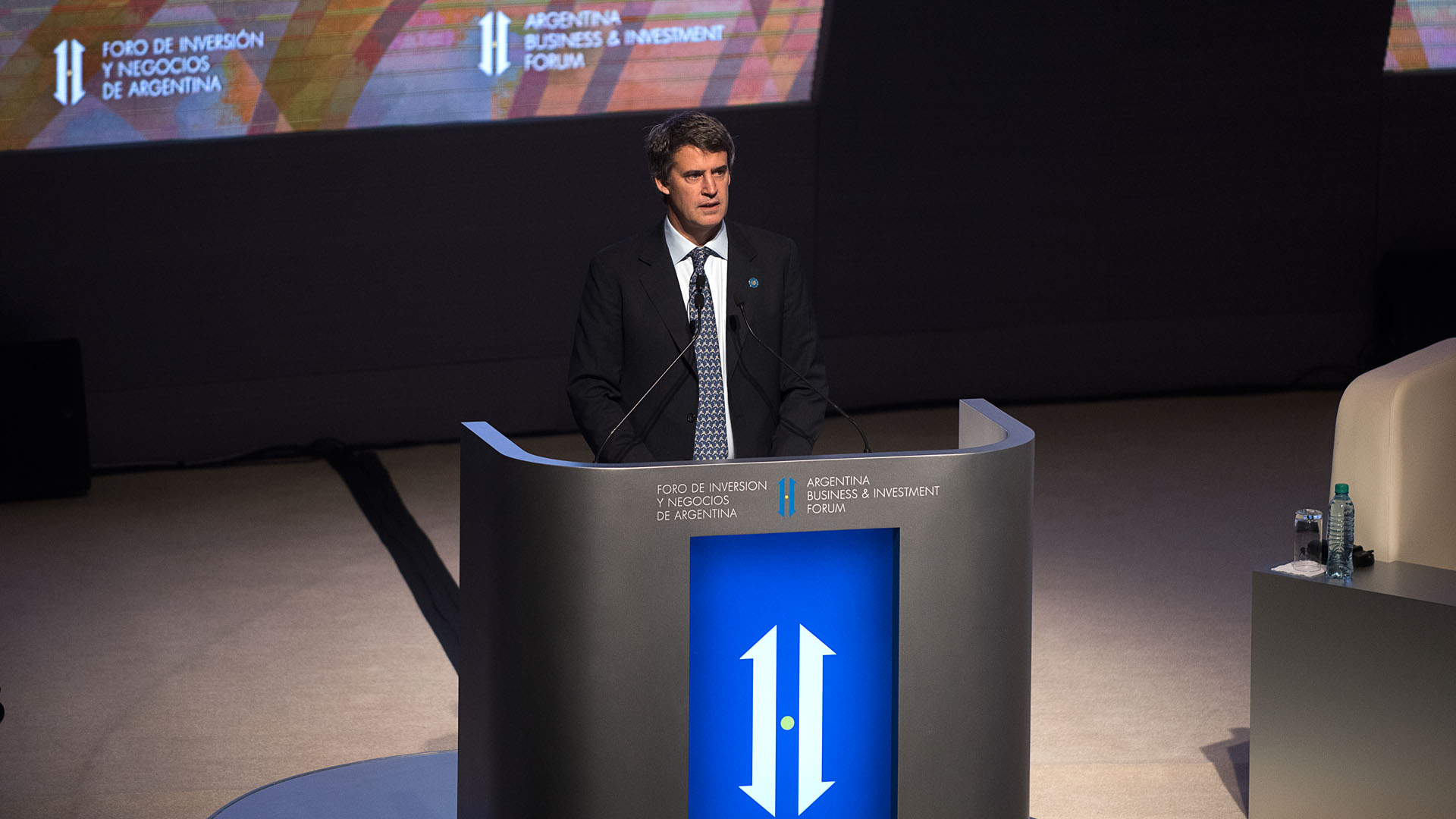 El ministro de Hacienda, Alfonso Prat-Gay, abrió el segundo día del Foro de Inverisón y Negocios de Argentina (Fotos: Adrián Escandar/Nicolás Stulberg)