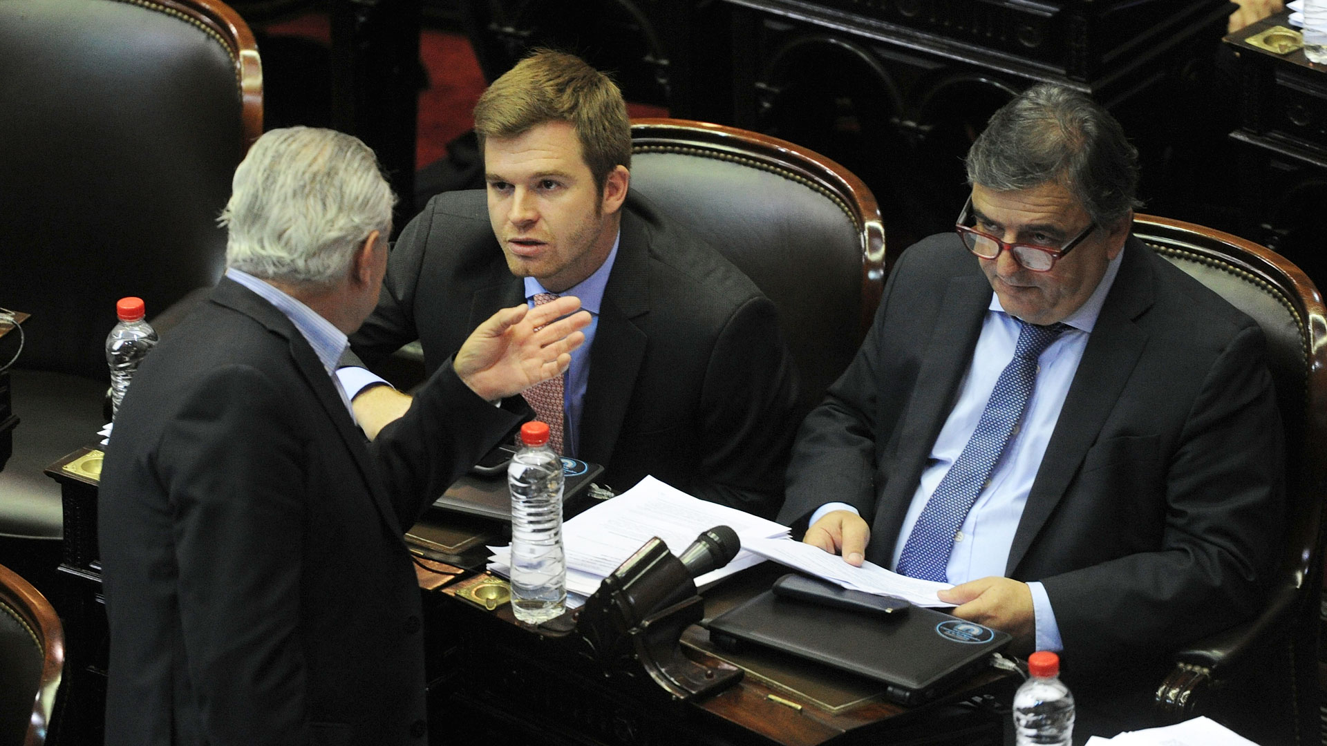 Nicolás Massot y Mario Negri, presidente del interbloque Cambiemos. (Télam)