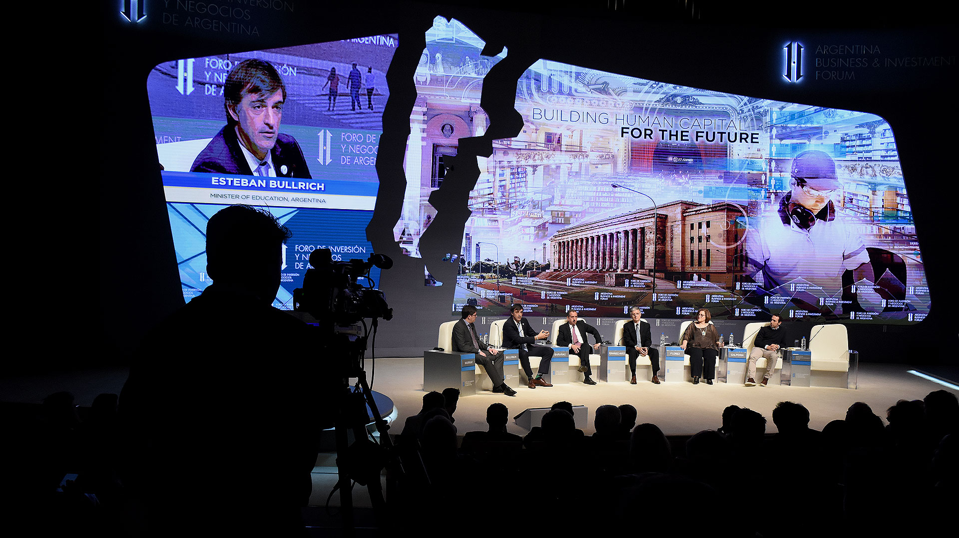 Esteban Bullrich, ministro de Educación y Deportes; Lino Barañao, ministro de Ciencia, Tecnología e Innovación Productiva; Claudio FernándezAráoz, Asesor Superior de Egon Zehnder; Carolina Florez, vicepresidente de Recursos Humanos de Oracle Latin America; y Marcos Galperin, Fundador y Presidente de MercadoLibre