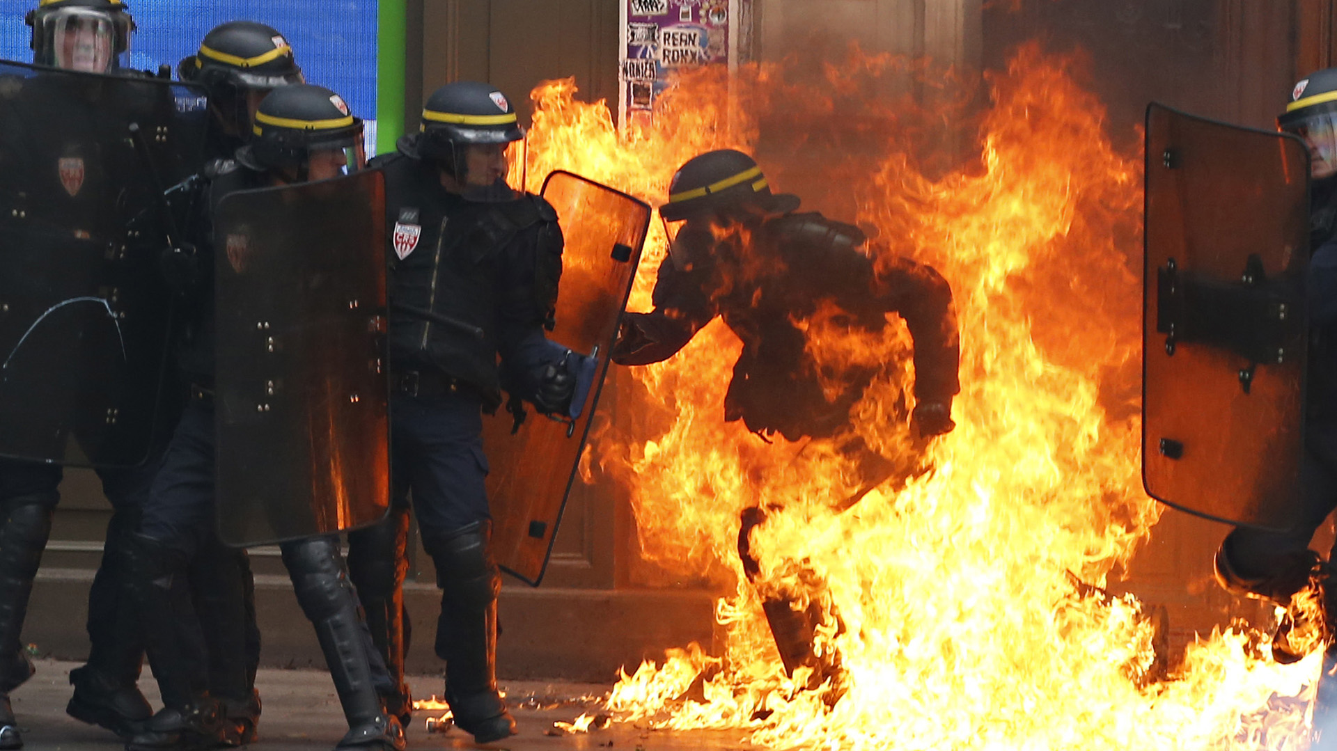 Al menos 8 policías y 4 manifestantes resultaron heridos en el marco de la protesta de este jueves (AFP)