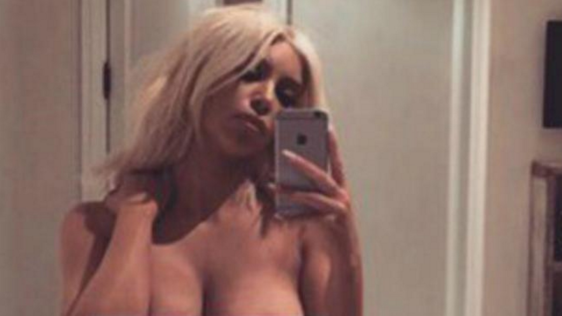 Una de las selfies de Kim Kardashian que fueron furor en las redes sociales