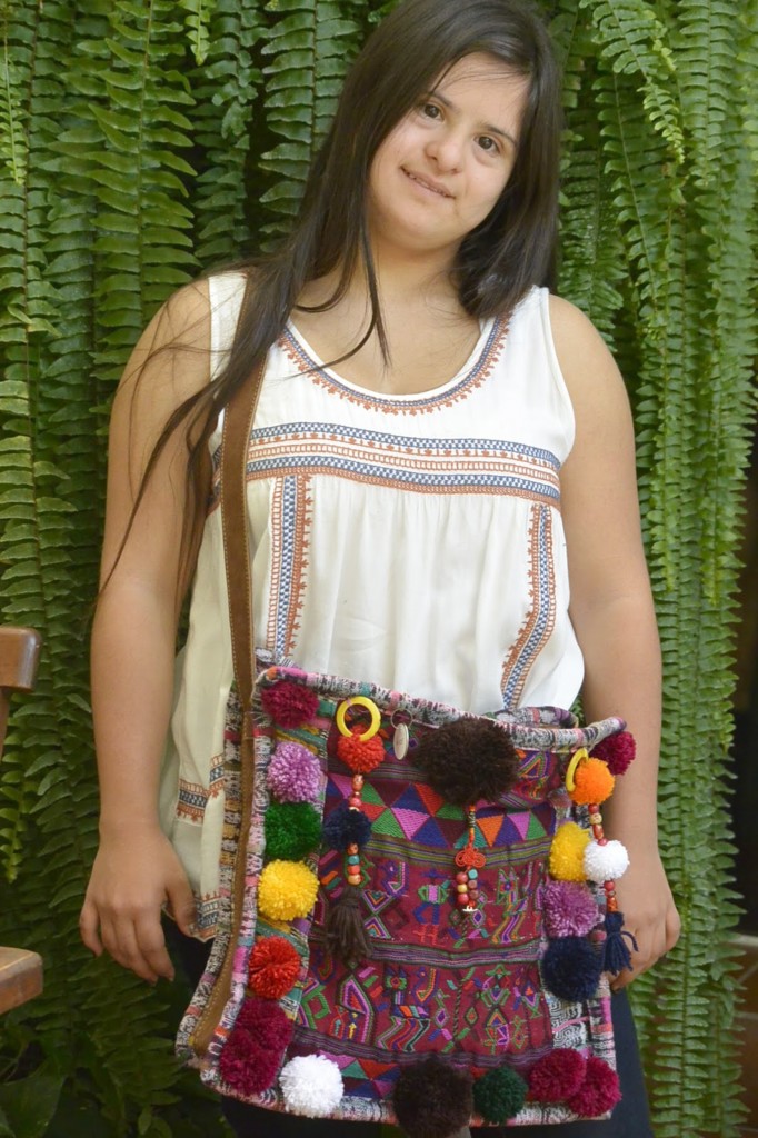 Isabella Springmuhl tiene diseños llenos de colores y detalles originales