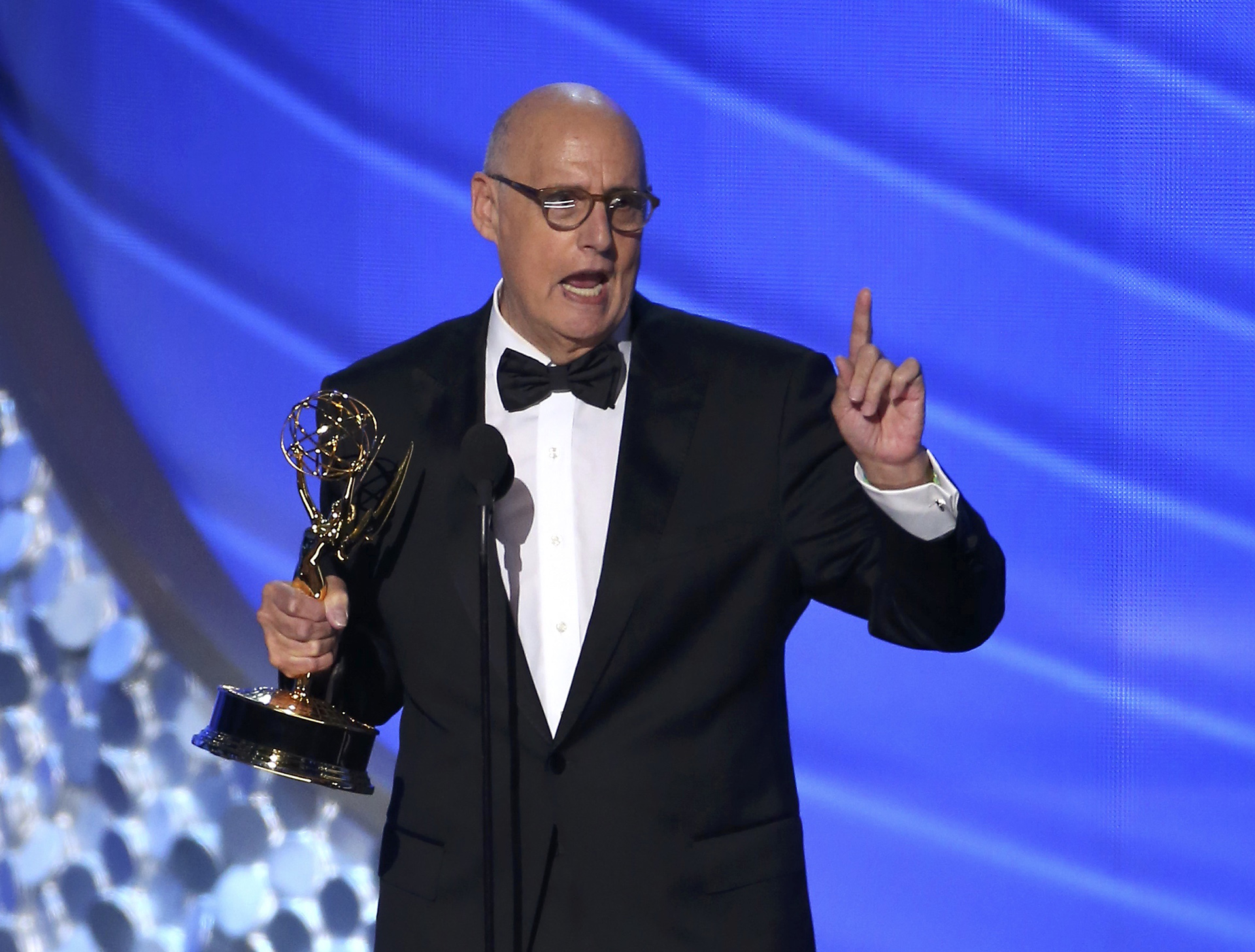 Después del despido de Kevin Spacey de “House of Cards”, la ola de acusaciones por abusos sexuales en Hollywood perjudicó nuevamente a una serie de éxito: Jeffrey Tambor tuvo que abandonar la comedia dramática “Transparent”, por la que ganó un Globo de Oro y dos Emmy.