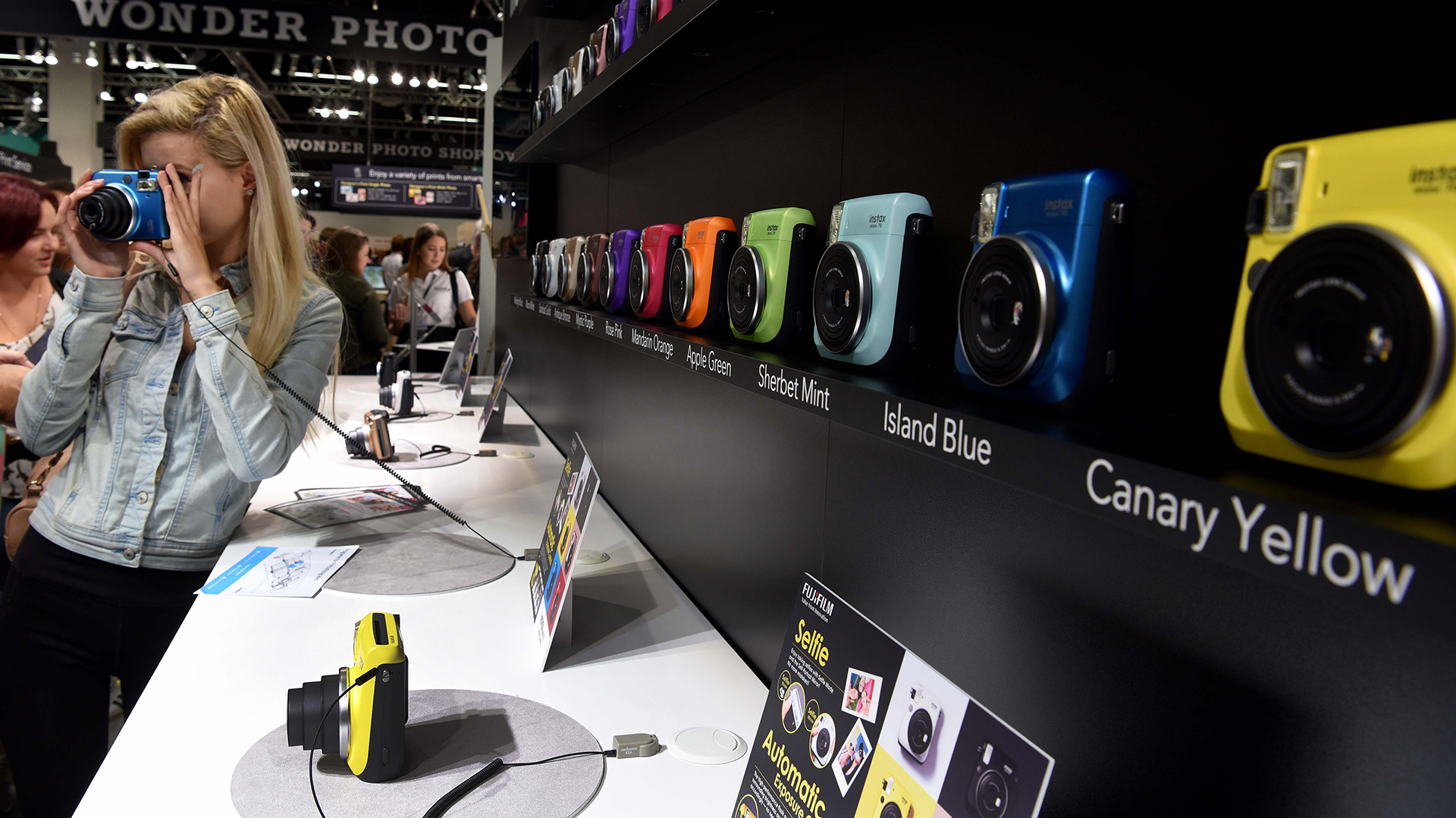 Todos los colores de la nueva Fujifilm Instax Mini 70 (Reuters)