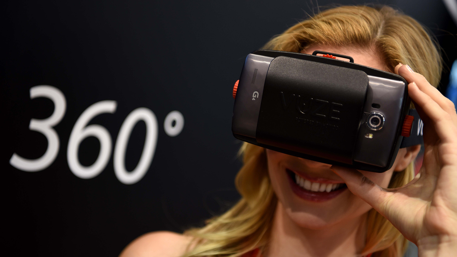 Los anteojos de realidad virtual de 360 grados de Vuze, otras de las novedades de Photokina (AFP)