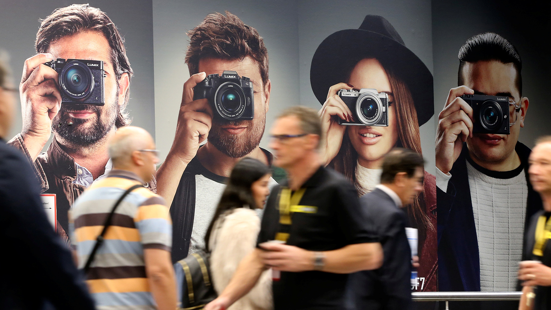 Alrededor de 1.000 empresas líderes de la industria fotográfica presentaron sus soluciones y desarrollos tecnológicos más innovadores en la feria Photokina de Colonia, Alemania(AFP)