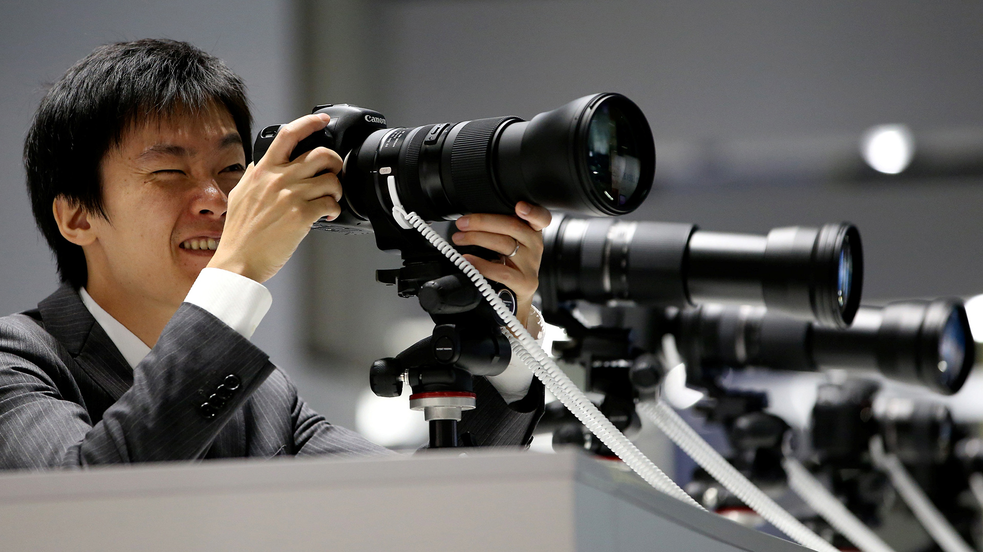 Los lentes de la firma Tamron, presentes en Photokina 2016 (Reuters)