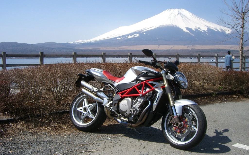 La MV Agusta Brutale 910 es una moto de estilo “naked” que tiene el actor entre sus opciones