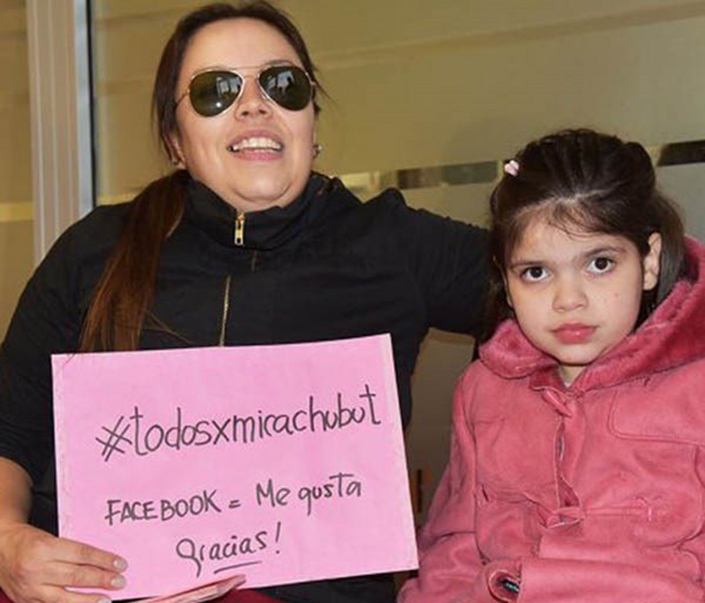 Carola Vera, la madre de Micaela, expuso su felicidad por haber recibido la dosis para el tratamiento terapéutico