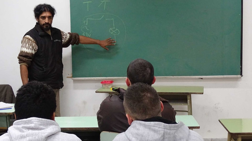 Apoyo escolar en la villa La Cárcova