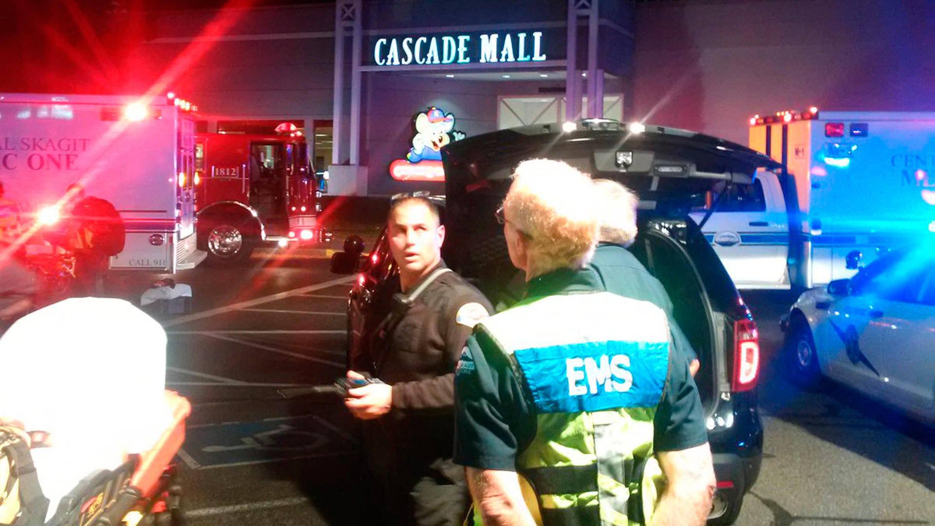 Estas son las impactantes fotos del minuto a minuto del tiroteo en Seattle - Imagen 7