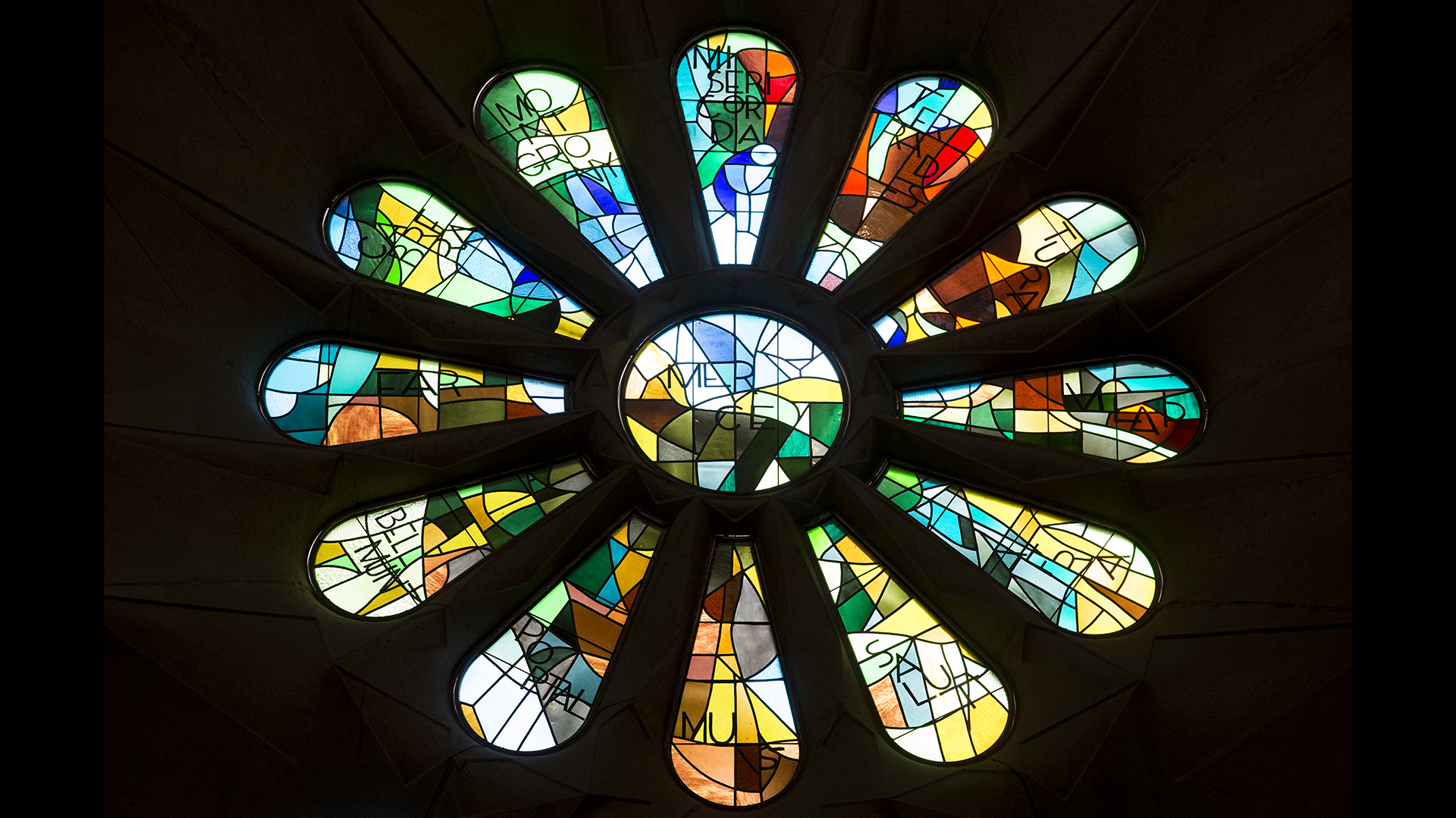 La Sagrada Familia es una obra grandiosa, compleja desde el punto de vista arquitectónico, y llena de simbología religiosa