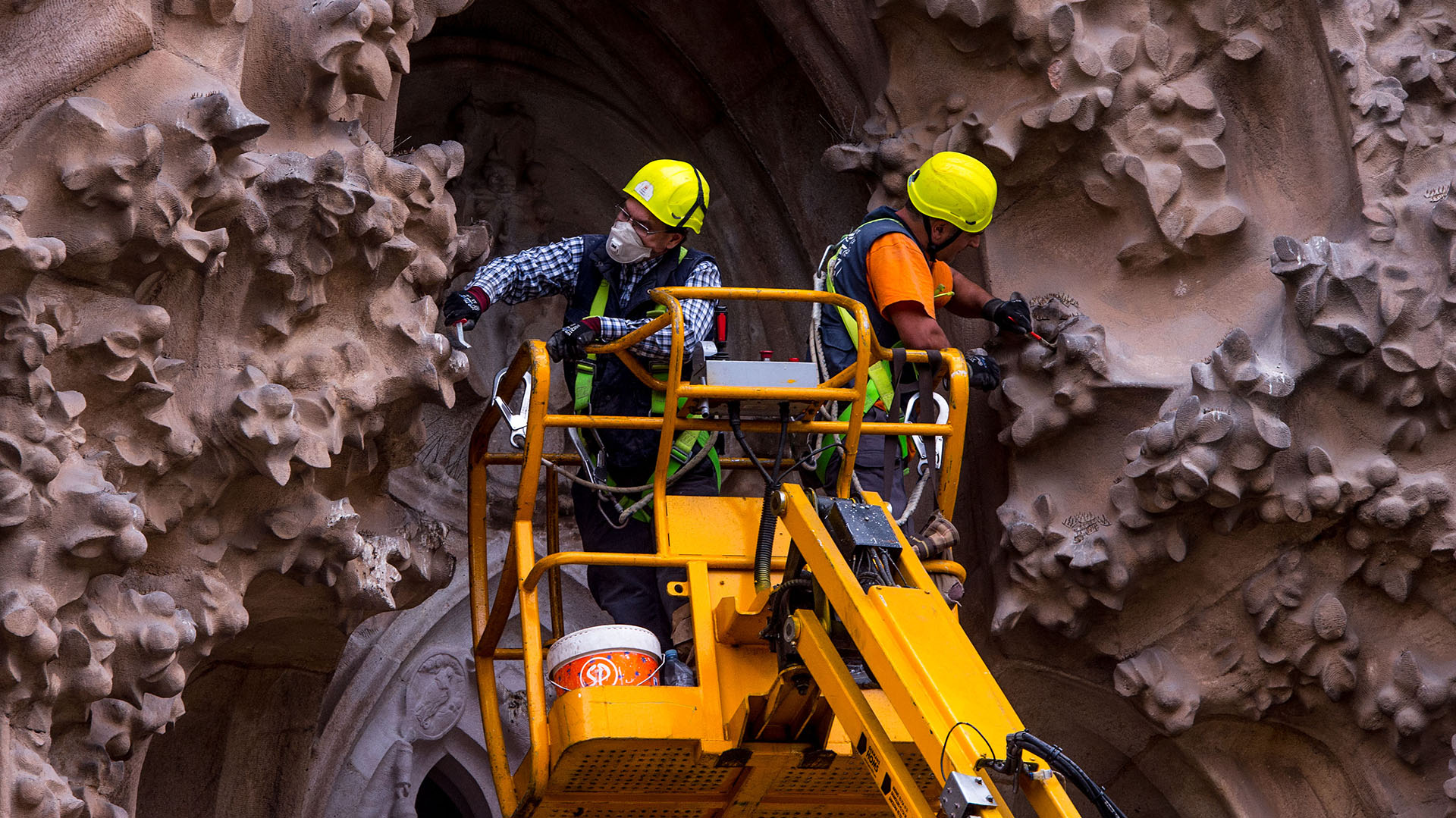 Trabajos sobre la fachada del Nacimiento, también llamada de Levante, la única construida en vida por Gaudí