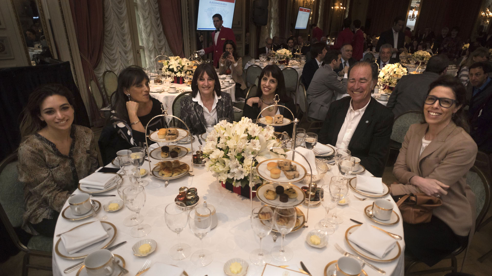 La periodista Camila Hadad; la directora del Grupo Vida, Viviana Zocco; la diputada de la Nación Alicia Ciciliani; la diputada Victoria Donda; el empresario Guillermo Dietrich; y la titular de la Oficina Anticorrupción, Laura Alonso.