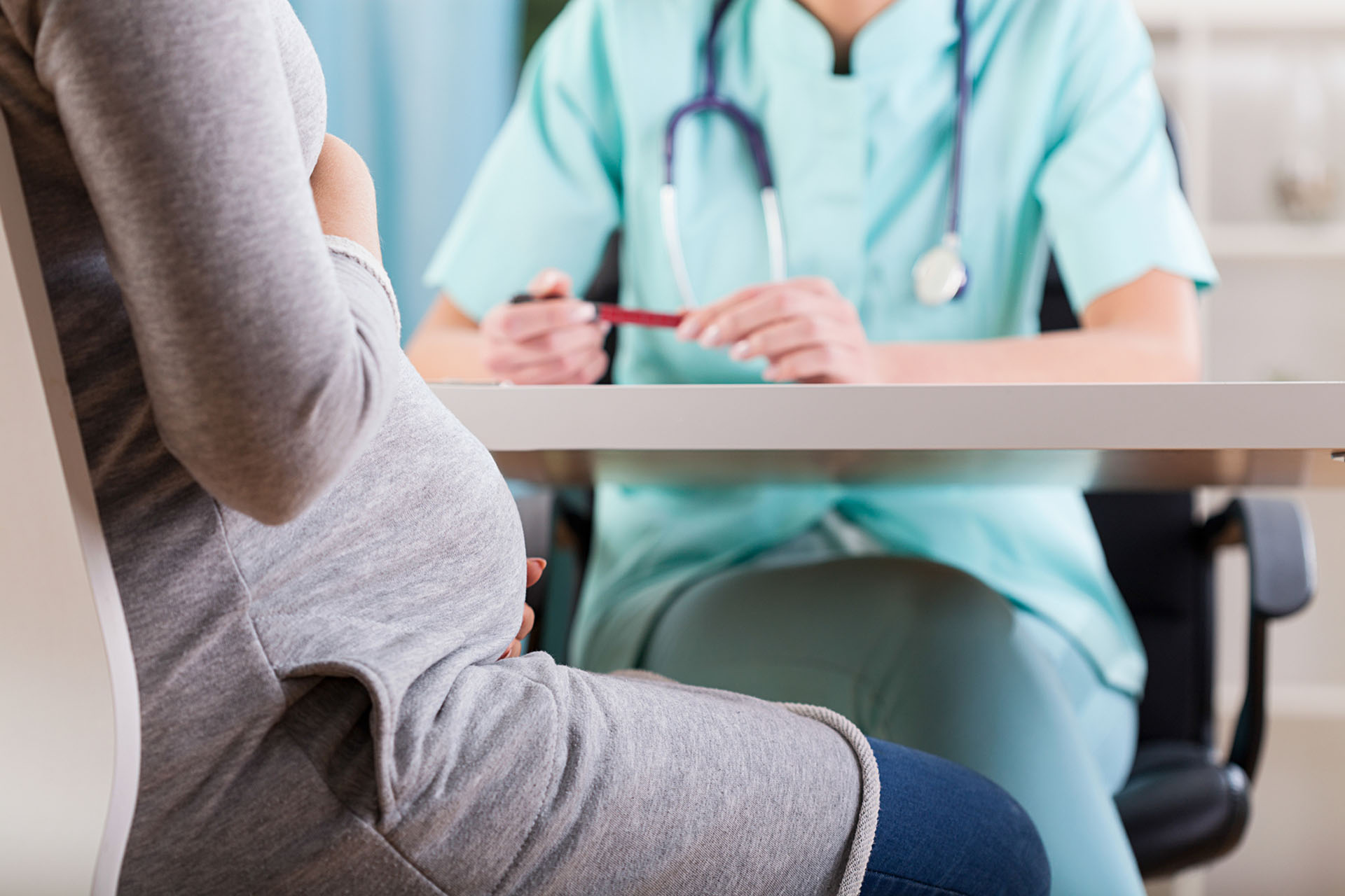 Los expertos recomiendan que los pacientes con cardiopatías congénitas sean seguidos de manera interdiscilplinaria desde los controles del embarazo (iStock)