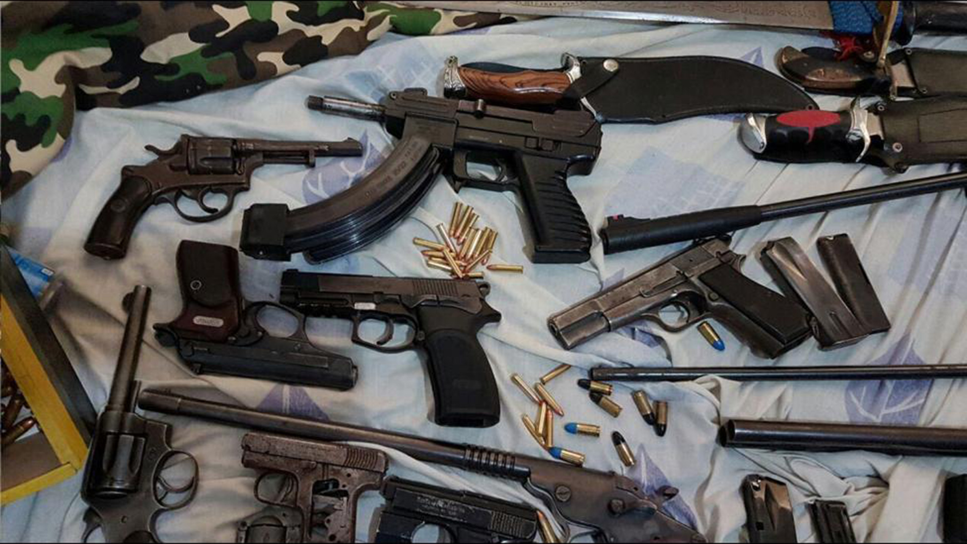 Armas que se alquilaban a ladrones en Rosario, incautadas por la Policía provincial.