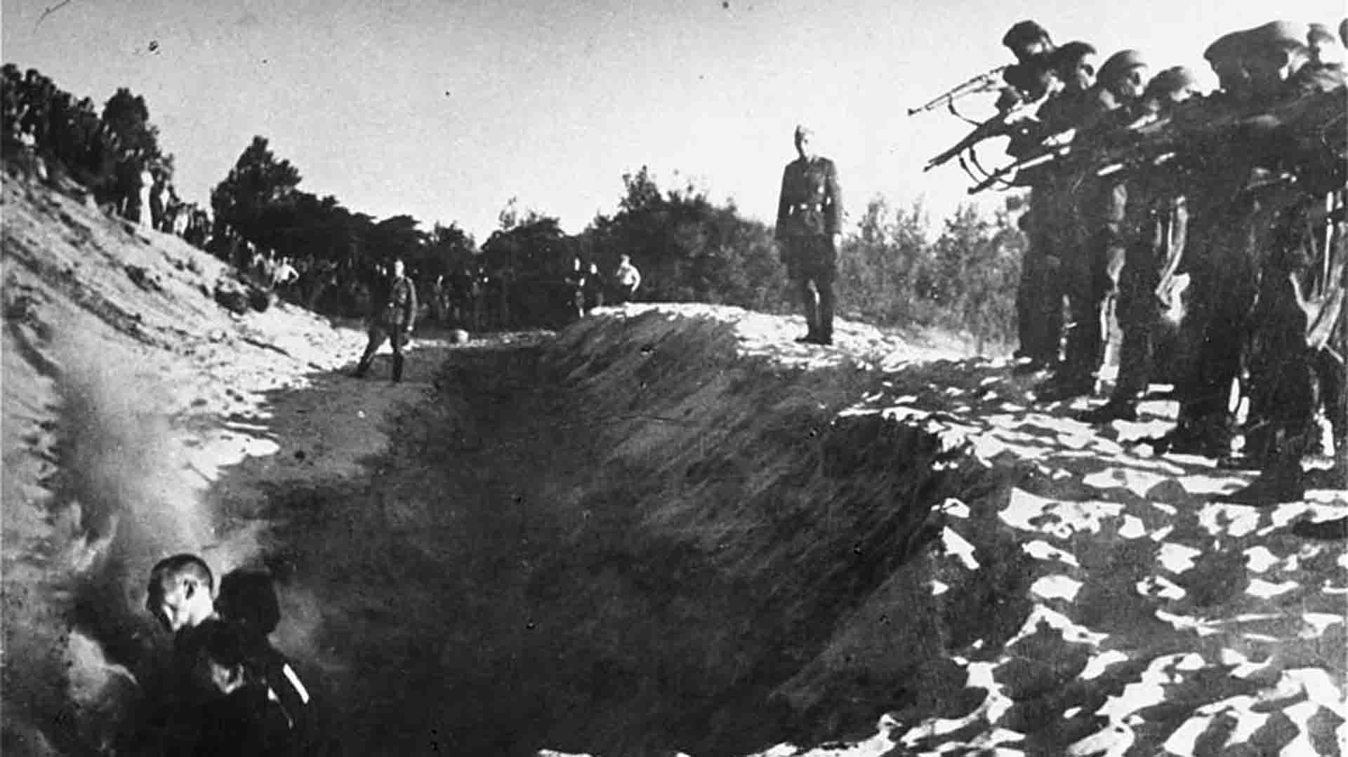 Las ejecuciones masivas de judíos fueron una constante en Ucrania. Los nazis después quisieron ocultar las matanzas