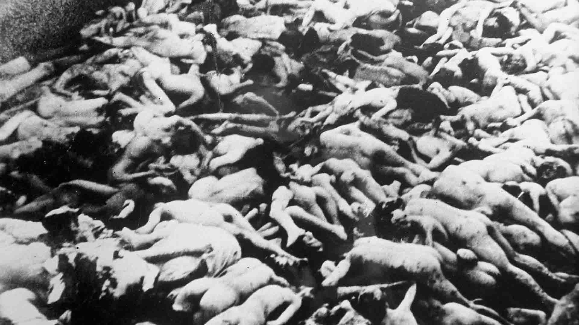 Los cuerpos de miles de judíos en fosas comunes. La de Babi Yar fue la mayor matanza hasta 1941 y uno de los hechos más despiadados de la Segunda Guerra Mundial