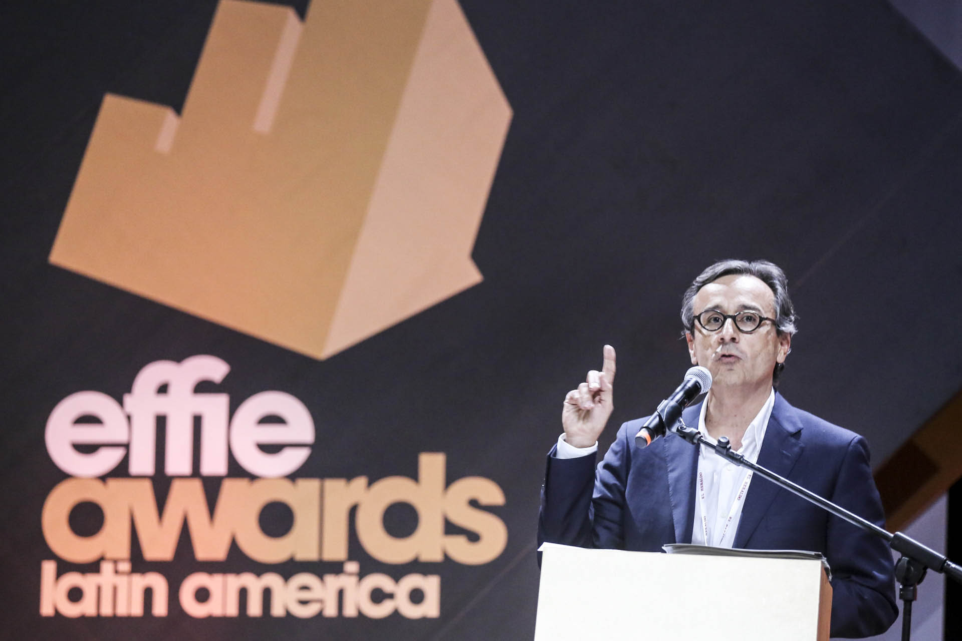 Antonio Lucio, CMO Global de HP, entregó el premio de la categoría “Alimentos” a Pomarola