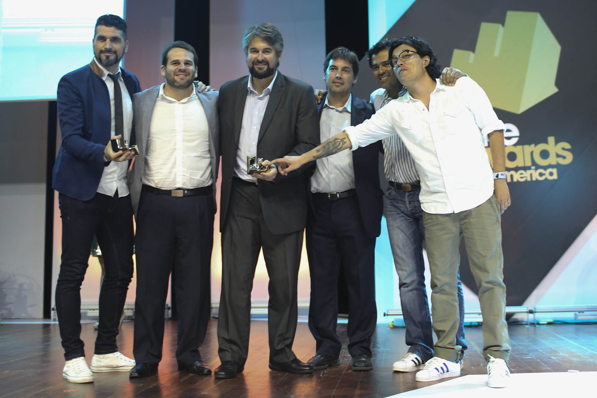 Effie de Oro en la categoría “Reputación Corporativa / Servicios Profesionales”. La Nación Tigo, de Biedermann/McCann Paraguay para Tigo, Paraguay