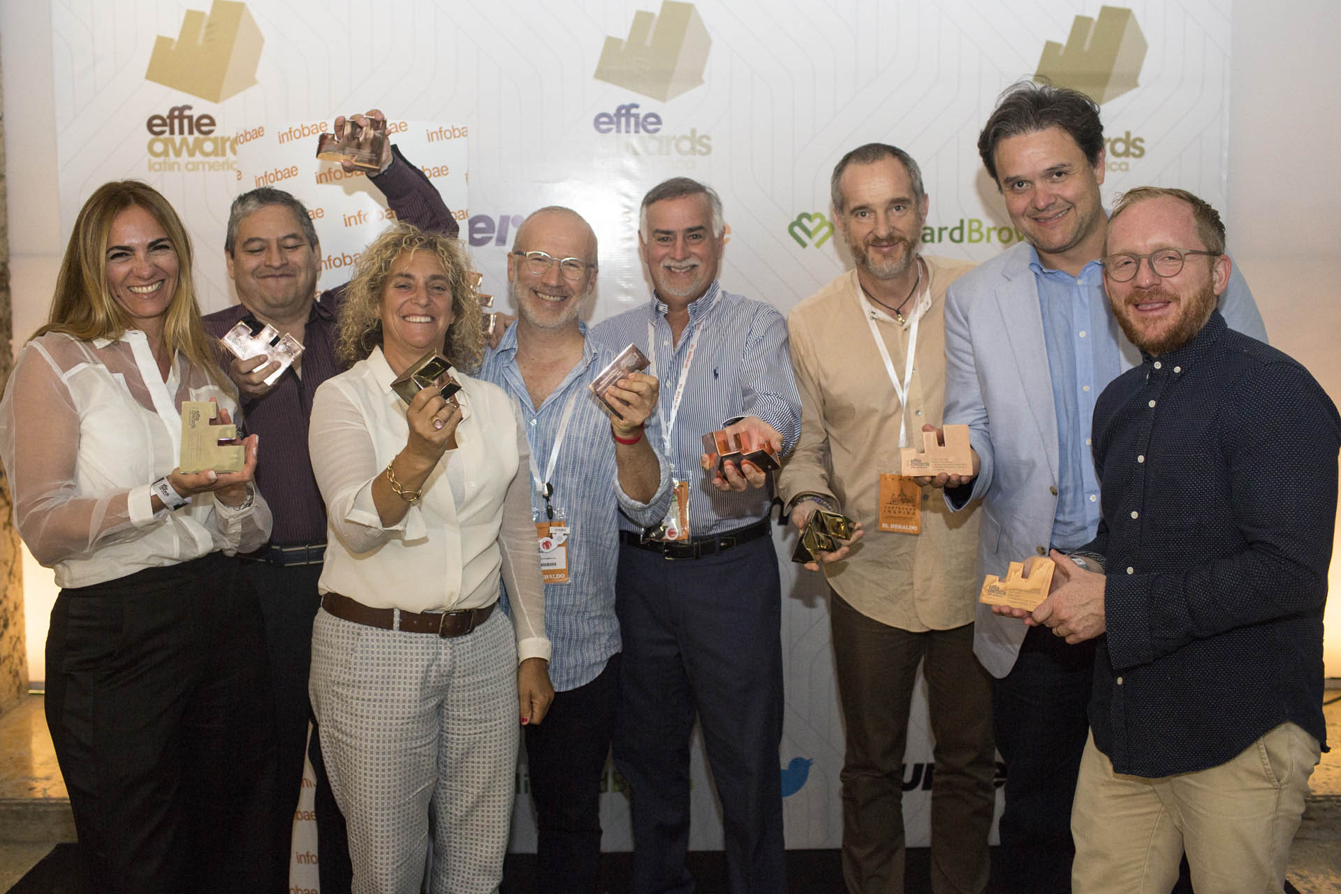 Tamara Ingram, Ceo Global, y Luis Pedro Toledo, VP Regional Planning, junto al equipo de J. Walter Thompson LatinAmerica después de recibir 3 oros y 4 bronces y 18 campañas finalistas.