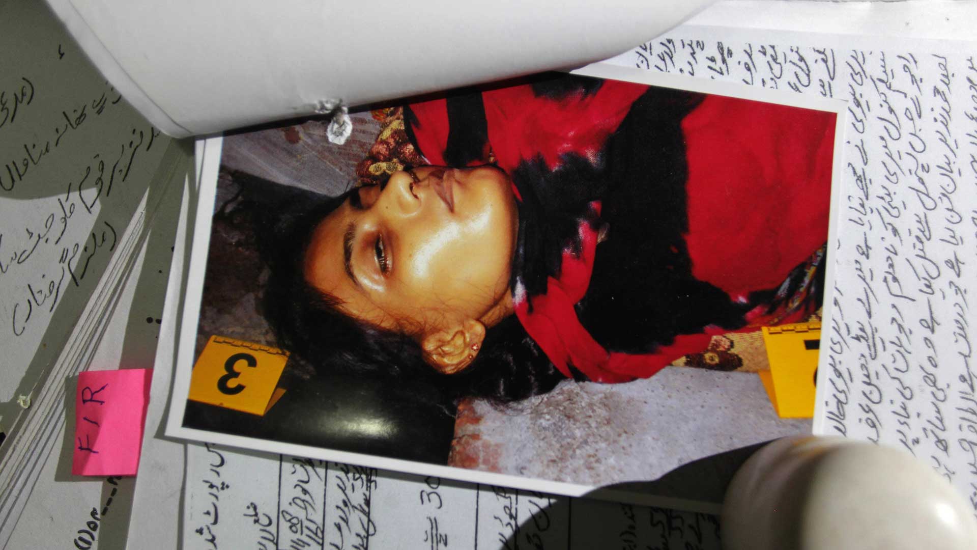 La imagen de Tasleem asesinada. Es el único registro fotográfico de la joven mujer (AP)